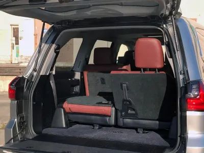 LX 570